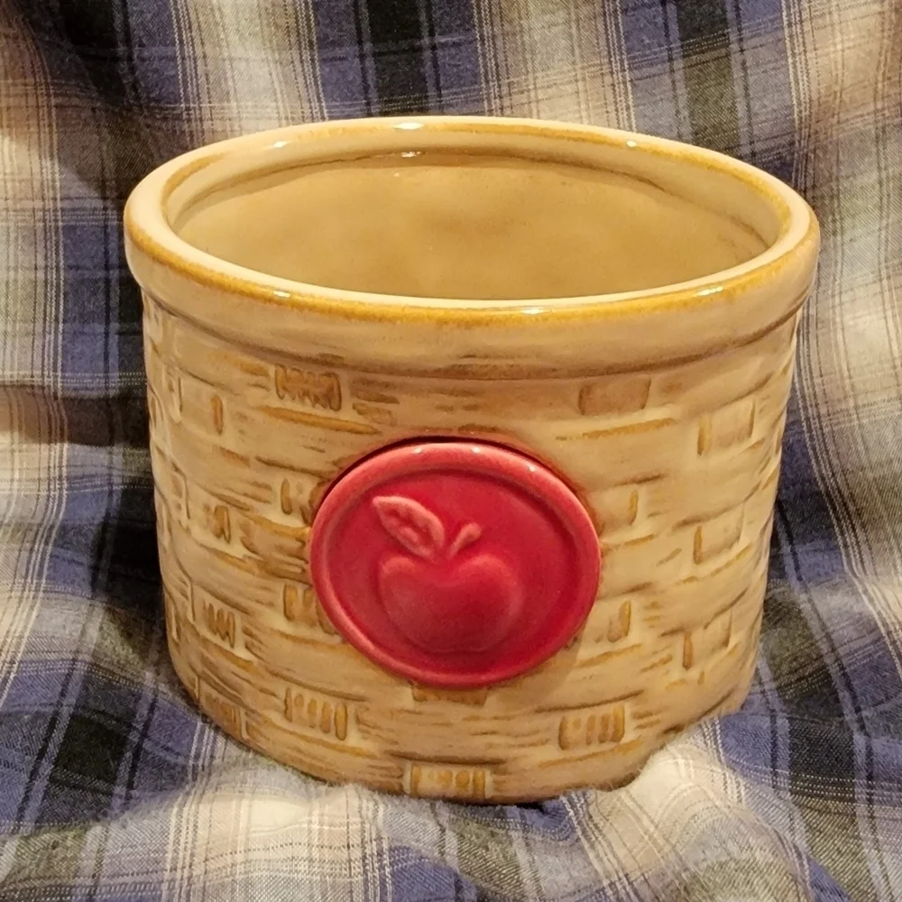 Bath & Body Works Ceramic Canister Basket weave with Apple T48